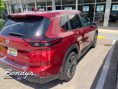Used 2024 Nissan Rogue SV w/ SV Premium Package FWD image 5