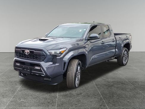 Certified 2024 Toyota Tacoma TRD Sport AWD/4WD image 3
