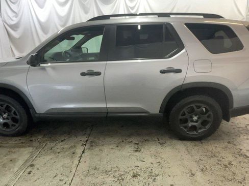 Used 2025 Honda Pilot TrailSport image 12