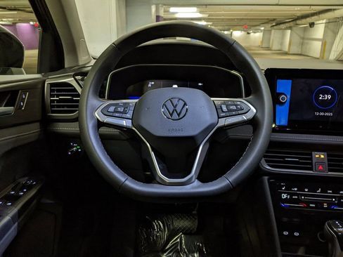 New 2026 Volkswagen Taos SE FWD image 14