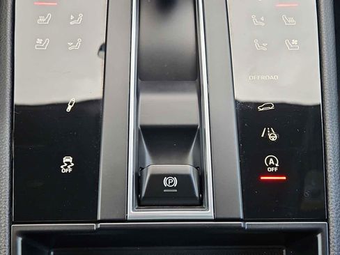 Certified 2025 Porsche Macan Turbo image 19