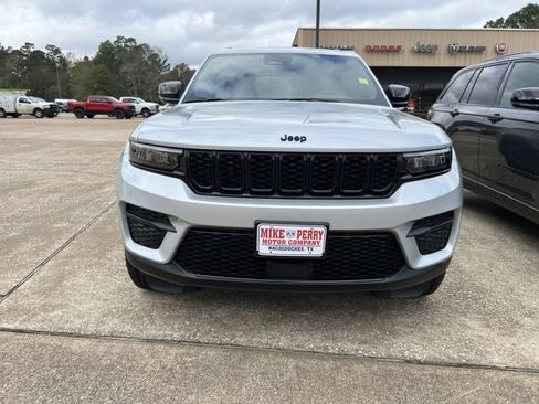 New 2025 Jeep Grand Cherokee Altitude image 2