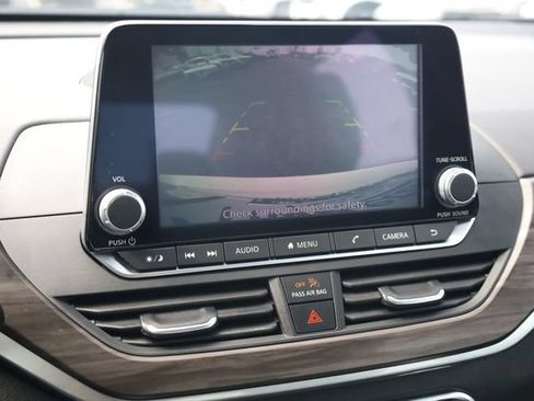 Used 2025 Nissan Altima 2.5 SV FWD image 18