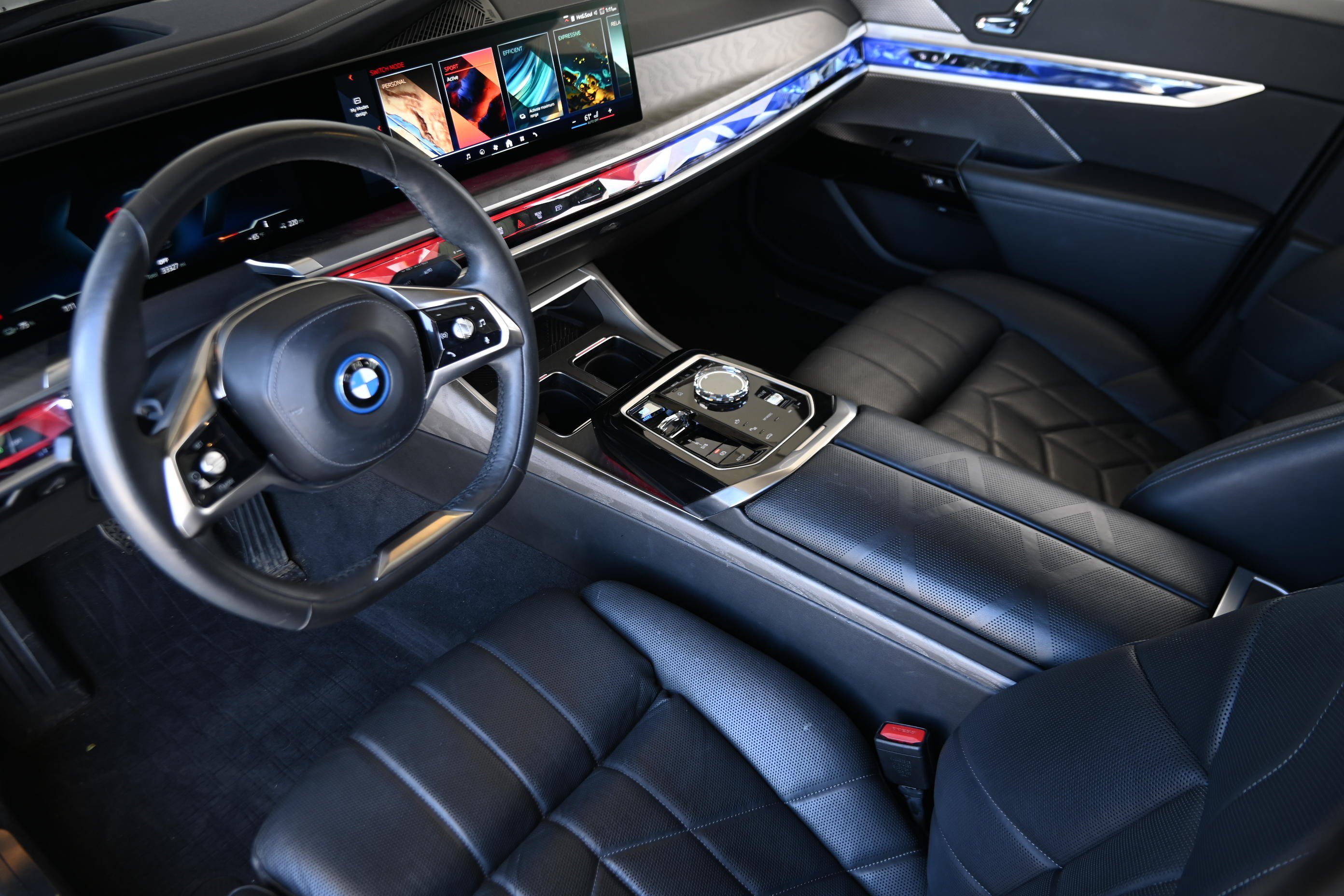 Certified 2024 BMW i7 xDrive60 AWD/4WD image 14