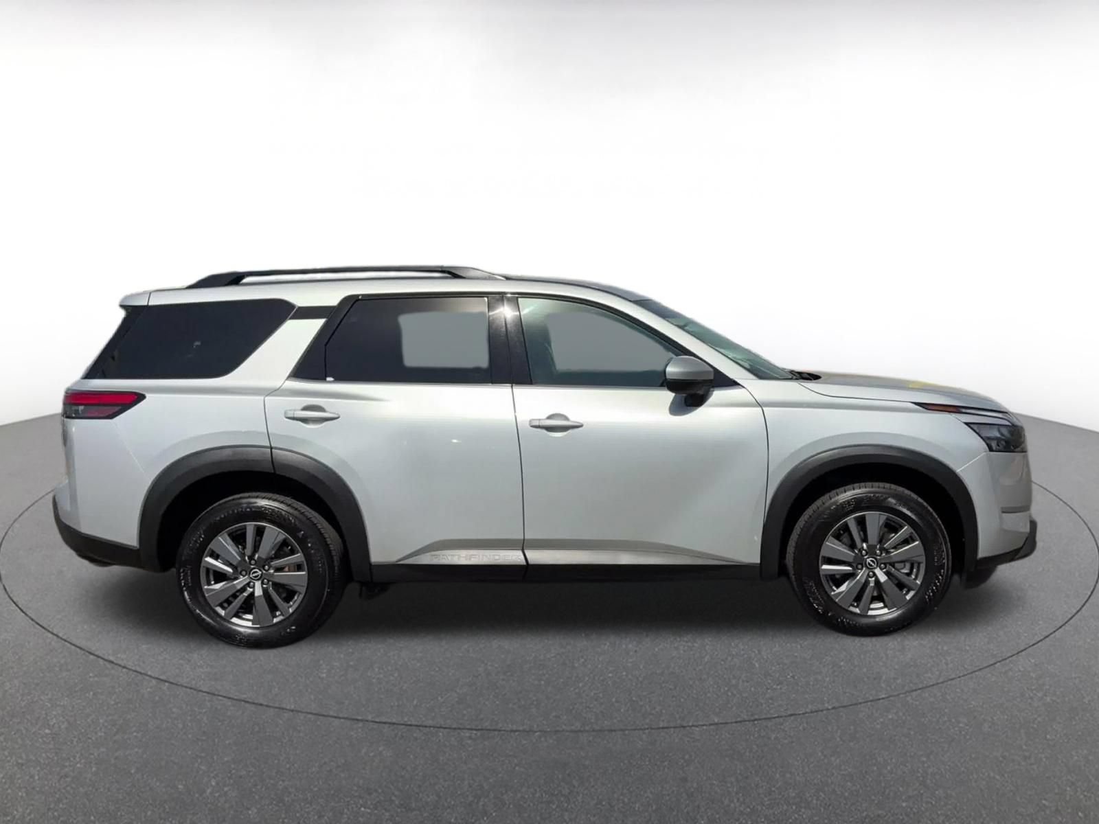 Used 2025 Nissan Pathfinder SV AWD/4WD image 15