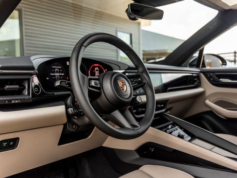 Certified 2025 Porsche Macan 4 Electric image 4