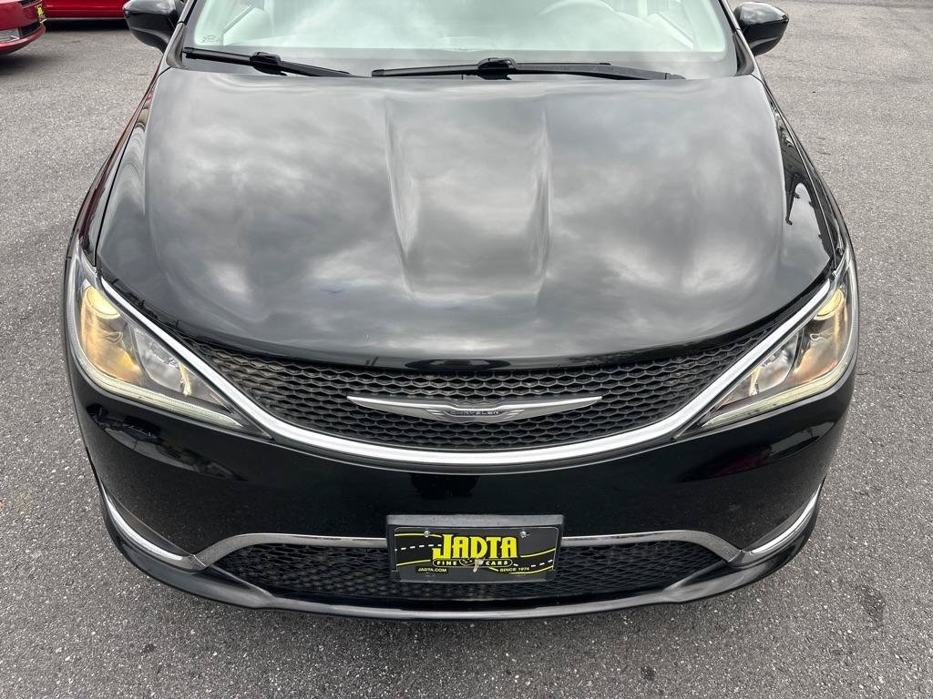 Used 2017 Chrysler Pacifica Touring Plus w/ Tire & Wheel Group FWD image 10