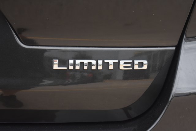 Used 2023 Jeep Grand Cherokee L Limited AWD/4WD image 8