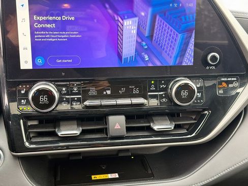 Used 2023 Toyota Highlander Limited image 35