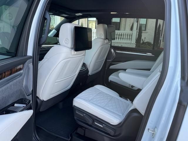 Used 2026 Cadillac Escalade ESV Platinum Sport w/ LPO, Floor Liner Package AWD/4WD image 17