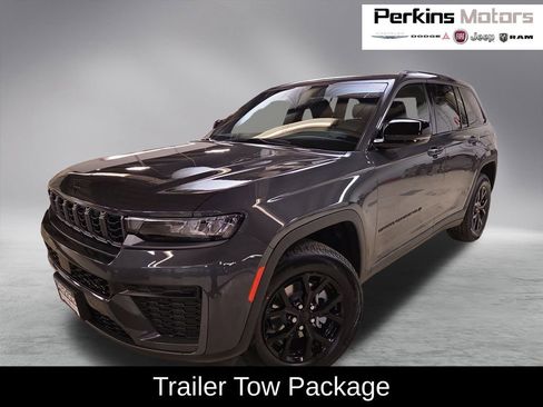 New 2026 Jeep Grand Cherokee Laredo image 1