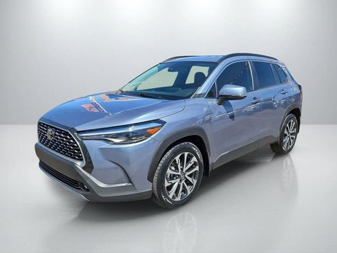 Used 2022 Toyota Corolla Cross XLE w/ Convenience Package FWD image 5