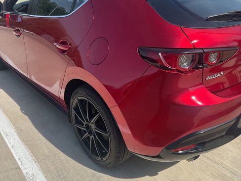 Used 2019 MAZDA MAZDA3 Hatchback w/ Preferred Package FWD image 4