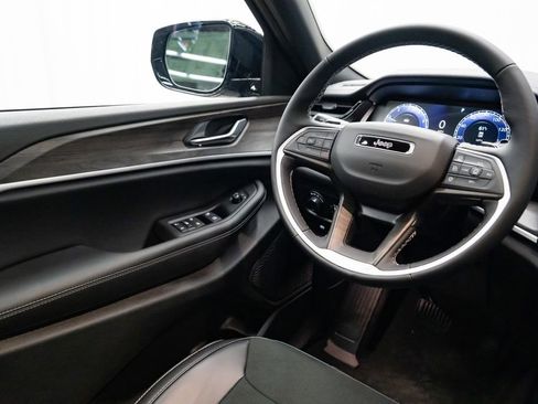 New 2026 Jeep Grand Cherokee 4WD image 11