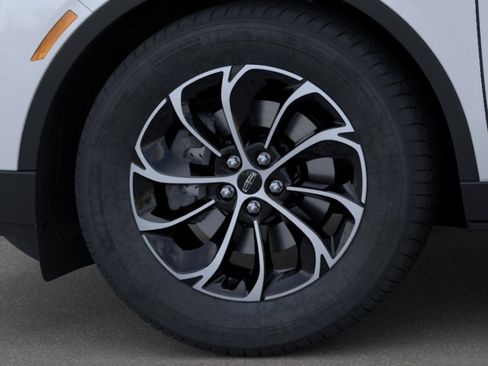 New 2026 Lincoln Nautilus Premier AWD/4WD image 19