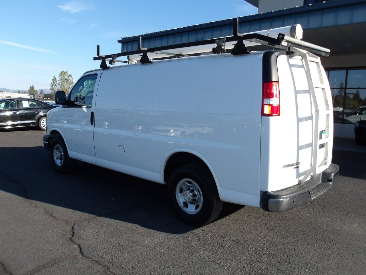 Used 2016 Chevrolet Express 3500 RWD image 3