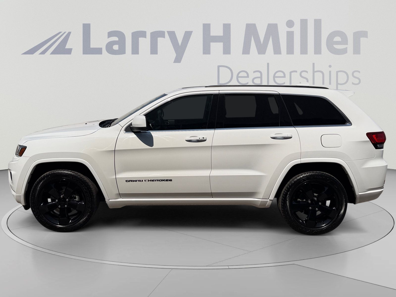 Used 2015 Jeep Grand Cherokee Altitude RWD image 2
