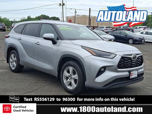 Used 2024 Toyota Highlander LE AWD/4WD image 1