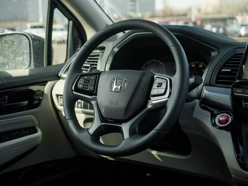 New 2026 Honda Odyssey Touring image 17