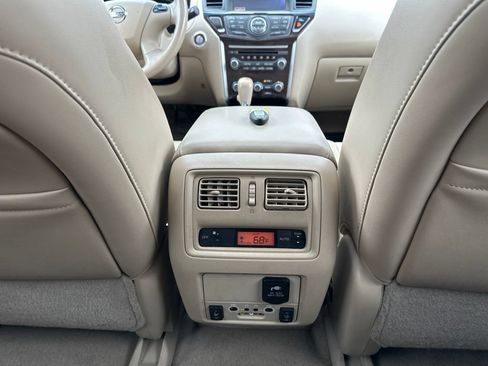 Used 2014 Nissan Pathfinder Platinum w/ Platinum Premium Package AWD/4WD image 36