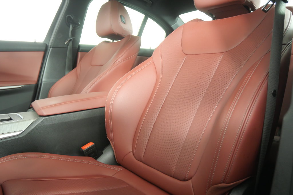 Used 2026 BMW 330i Sedan RWD image 11