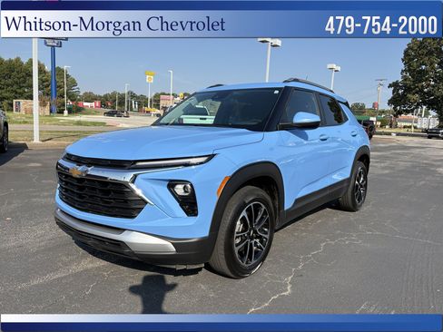 Used 2024 Chevrolet TrailBlazer LT w/ LT Cold Weather Package FWD image 1