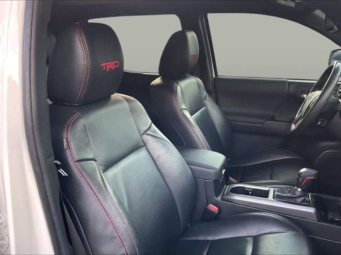 Used 2022 Toyota Tacoma TRD Off-Road image 8