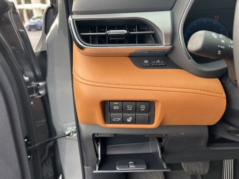 New 2026 Toyota Highlander Platinum image 31