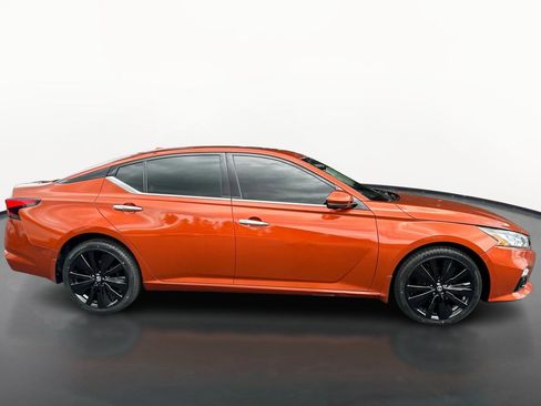 Used 2019 Nissan Altima 2.5 Platinum AWD/4WD image 2