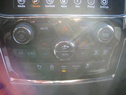 Used 2021 Jeep Grand Cherokee Laredo X image 20