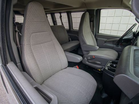 Used 2017 Chevrolet Express 3500 LT w/ LT Preferred Equipment Group image 16