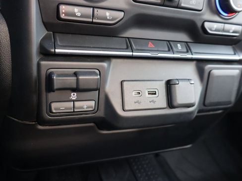 Used 2022 Chevrolet Silverado 3500 LT w/ Convenience Package image 11