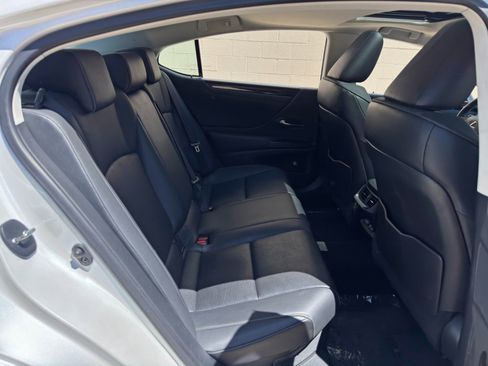 Used 2021 Lexus ES 300h w/ Accessory Package 2 image 36