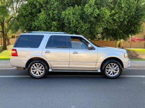 Used 2016 Ford Expedition Limited AWD/4WD image 4
