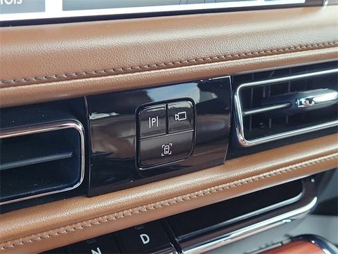 Used 2022 Lincoln Aviator Reserve w/ Elements Package Plus image 21