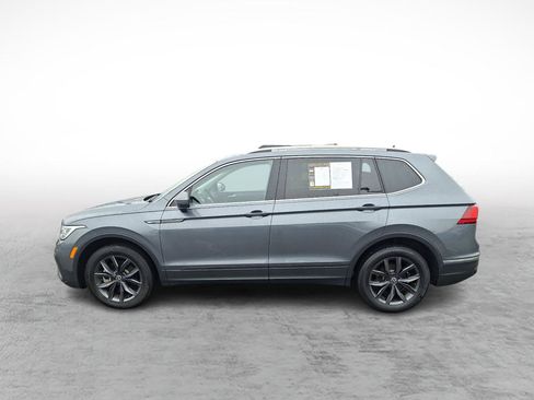 Used 2023 Volkswagen Tiguan SE w/ Panoramic Sunroof Package image 2