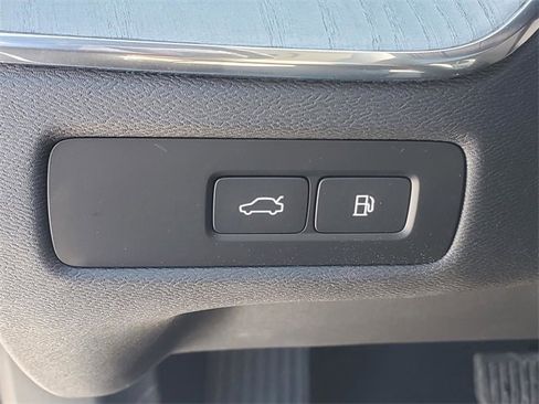 Certified 2025 Volvo XC60 T8 Plus w/ Protection Package Premier image 17