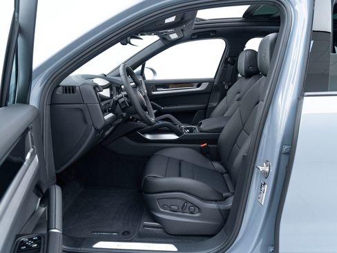 Certified 2026 Porsche Cayenne AWD/4WD image 17