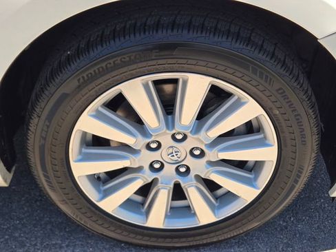 Used 2017 Toyota Sienna XLE Premium AWD/4WD image 9