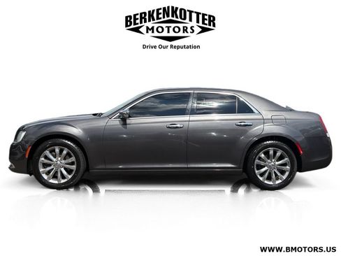 Used 2019 Chrysler 300 Limited AWD/4WD image 6