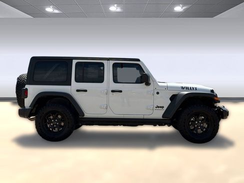 Used 2025 Jeep Wrangler Unlimited Sport AWD/4WD image 8