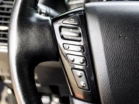 Used 2023 Nissan Armada SL w/ Captain's Chairs Package image 18