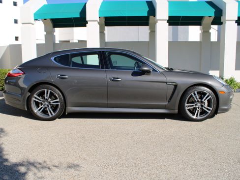Used 2013 Porsche Panamera S image 8