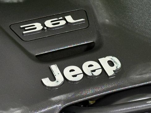 Used 2018 Jeep Wrangler Unlimited Sahara w/ Uconnect 4C Nav & Sound Group AWD/4WD image 97