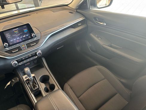 Used 2025 Nissan Altima 2.5 SV image 35