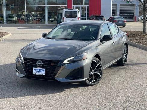 New 2025 Nissan Altima 2.5 SR image 9