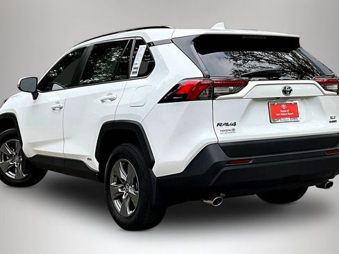 Used 2024 Toyota RAV4 XLE w/ Convenience Package image 4