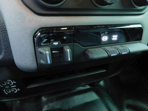 Used 2024 RAM 2500 Tradesman w/ Chrome Appearance Group image 12