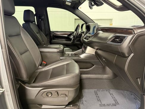 Used 2022 Chevrolet Suburban LT AWD/4WD image 27