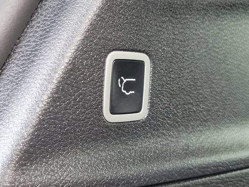 Used 2025 Chrysler Pacifica Limited FWD image 31